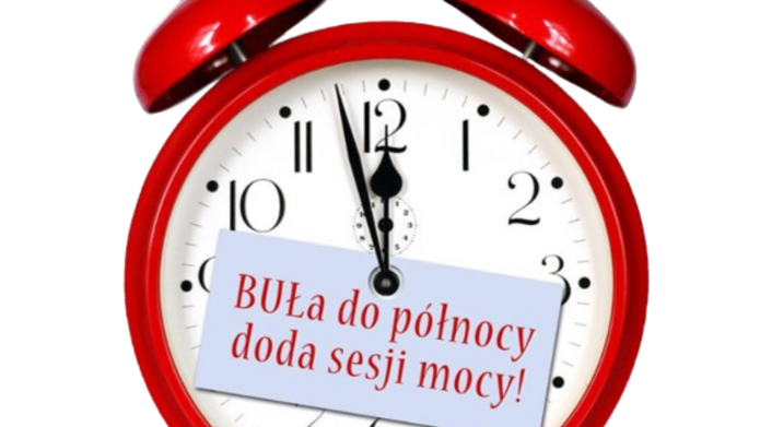 Czerwony budzik, wskazówki ustawione na pięć minut przed dwunastą.