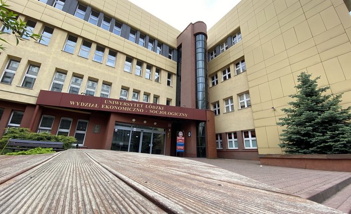 wejście do budynku D