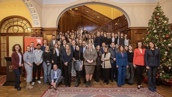 Zdjęcie grupowe uczestników XIII edycji programu mentoringowego