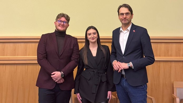 Matylda i Łukasz z rektorem UŁ, prof. drem hab. Rafałem Materą