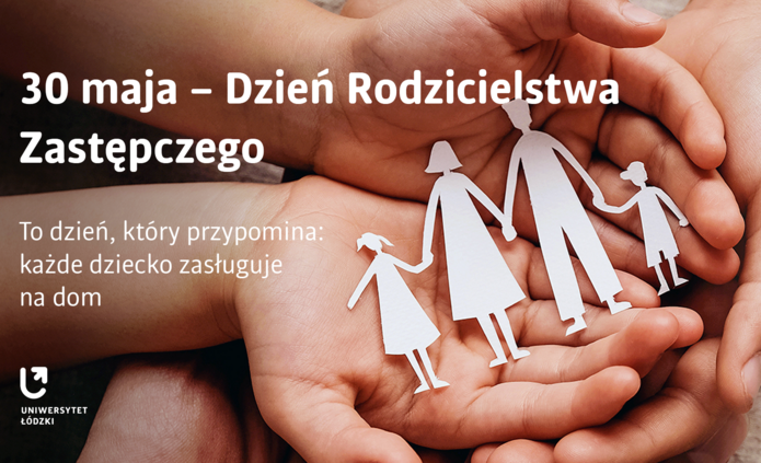 Dłonie na których położona jest wycinanka przedstawiająca rodzinę z dziećmi.