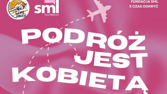 Plakat promujący wydarzenie „Podróż jest Kobietą”, organizowane przez Fundację SML i Czas Odkryć. Tło w ciepłych barwach, z kobiecą sylwetką w podróżniczym klimacie. Główne hasło: „Zastanawiasz się, jak świadomość w podróżowaniu może wpłynąć na twoją codzienność i przestrzeń zawodową? Chcesz wiedzieć, jak dobrze wystartować w biznesie jako niezależna liderka? Przyjdź i przekonaj się!”. Wydarzenie odbędzie się 22 listopada 2025 w Domu Kultury 502 przy ul. Sacharowa 18 w Łodzi. Po części oficjalnej zaplanowano afterparty w lokalnych klubokawiarniach. Na dole plakatu widoczne są logotypy partnerów i sponsorów, w tym MSK Widzew Wschód, Fundacja SML i Czas Odkryć. Wezwanie do działania: „Zapisz się już dziś!"