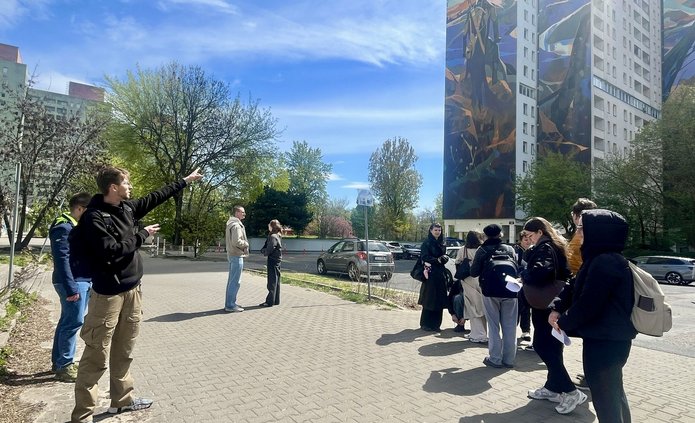 Studenci podczas ćwiczeń terenowych
