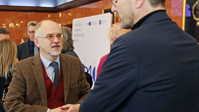 rektor UŁ w przerwie posiedzenia KRUP