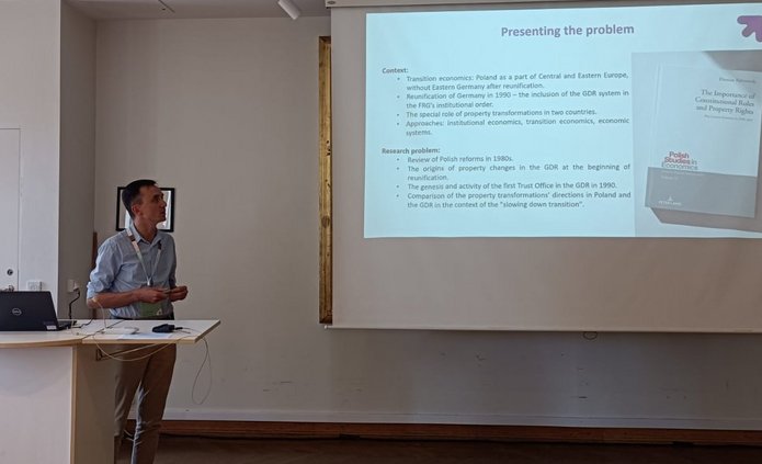 dr Damian Bębnowski