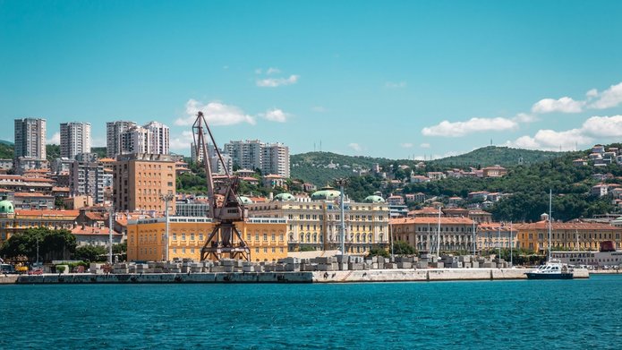 Panorama nadmorskiego miasta
