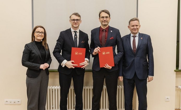 wspólne zdjęcie reprezentantów Łódź Widzew i UŁ