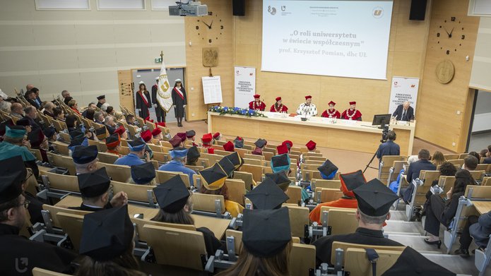 Uroczyste posiedzenie Senatu w auli WNG UŁ
