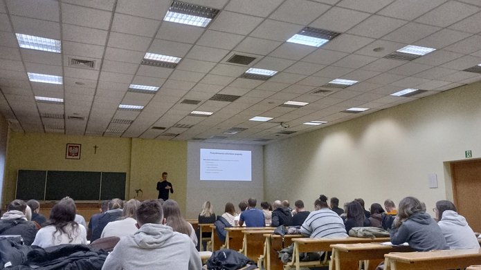 sala wraz z słuchaczami wykładu