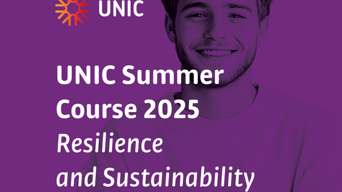 zdjęcie studenta oraz napis unic summer course 