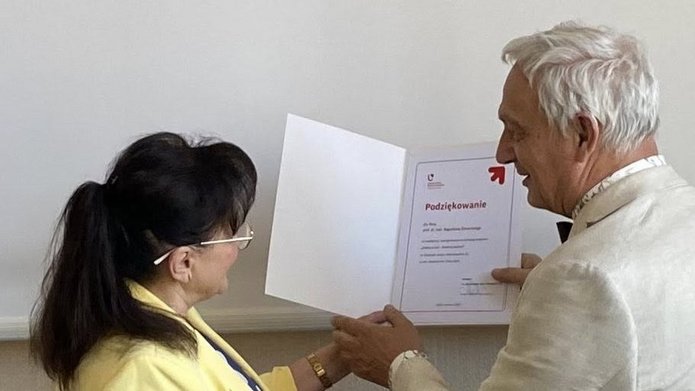 Zdolny Uczeń, Świetny Student