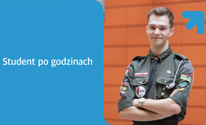 Młody mężczyzna w stroju harcerza