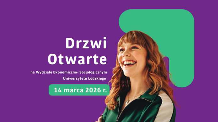 Napisz drzwi otwarte i uśmiechnięta dziewczyna