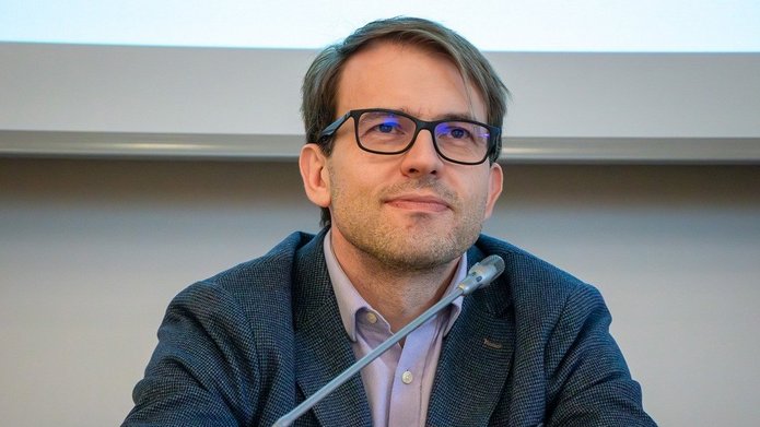 Prof. Piotr Pęzik