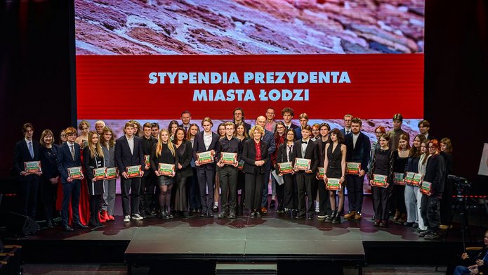 laureaci stypendiów obiecanych podczas gali