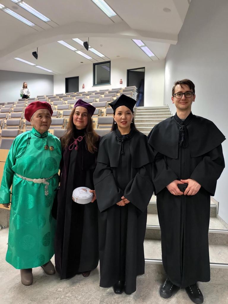  Tsolmontuya Myagmarjav z promotorami i mamą