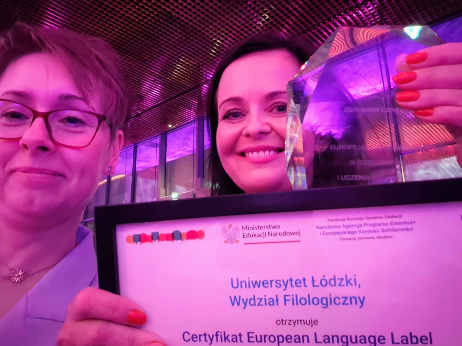 dr Monika Tosik i prorektor dr hab. Małgorzata Wrzesień, prof. UŁ